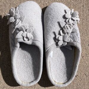 BRAND NEW Garnet Hill 100% Wool Slippers